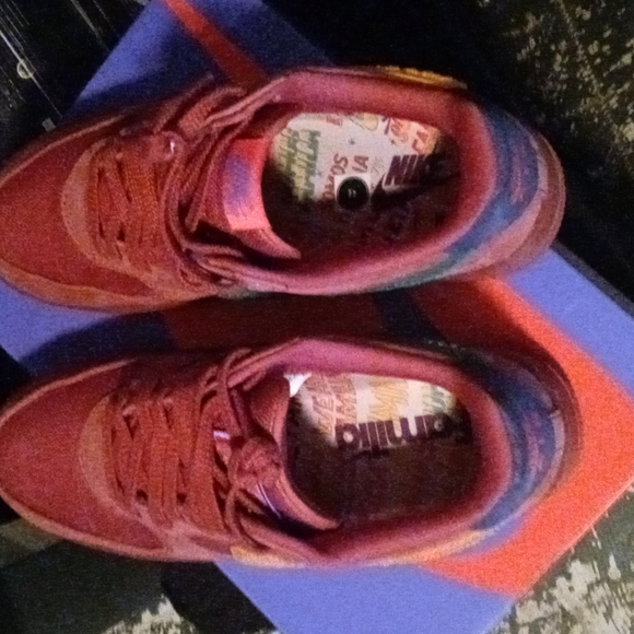 Nike - Picture 6 of 8